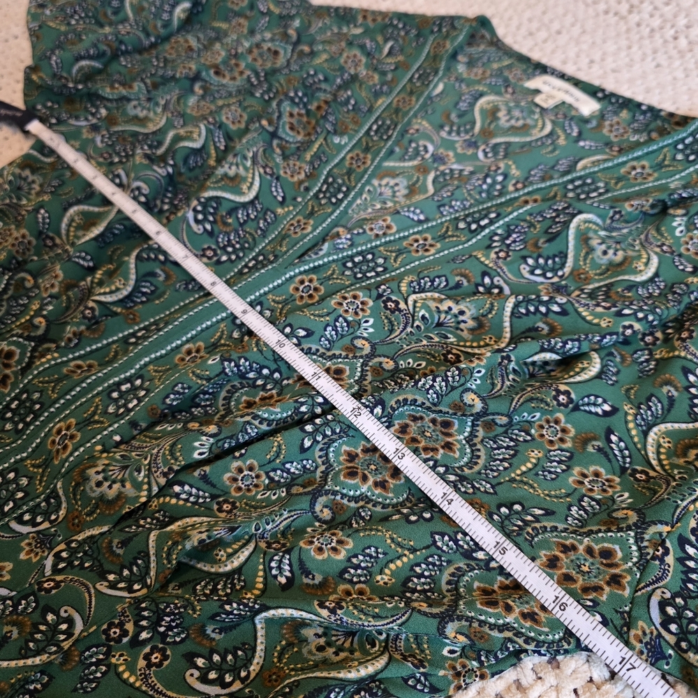 Max Studio | Medium | Green Paisley Clinched Tie Waisted Top - Picture 11 of 13